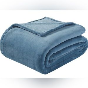 WARMFIELD Flannel Fleece Throw Blanket for Couch or Bed Sofa 50X70. NIB.